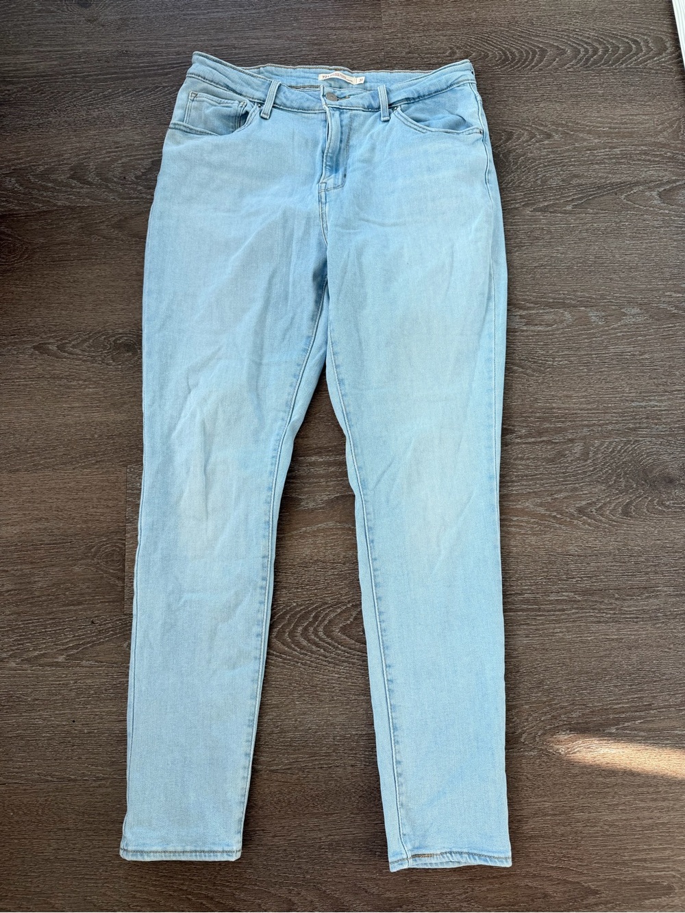 Levis 721 High rise Light Blue Skinny Jeans - size 31